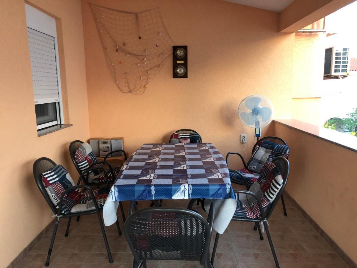 Apartman Luka Vir Apartamento Exterior foto