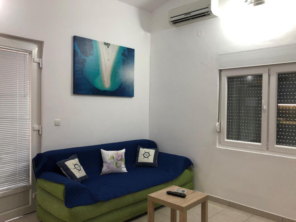 Apartman Luka Vir Apartamento Exterior foto