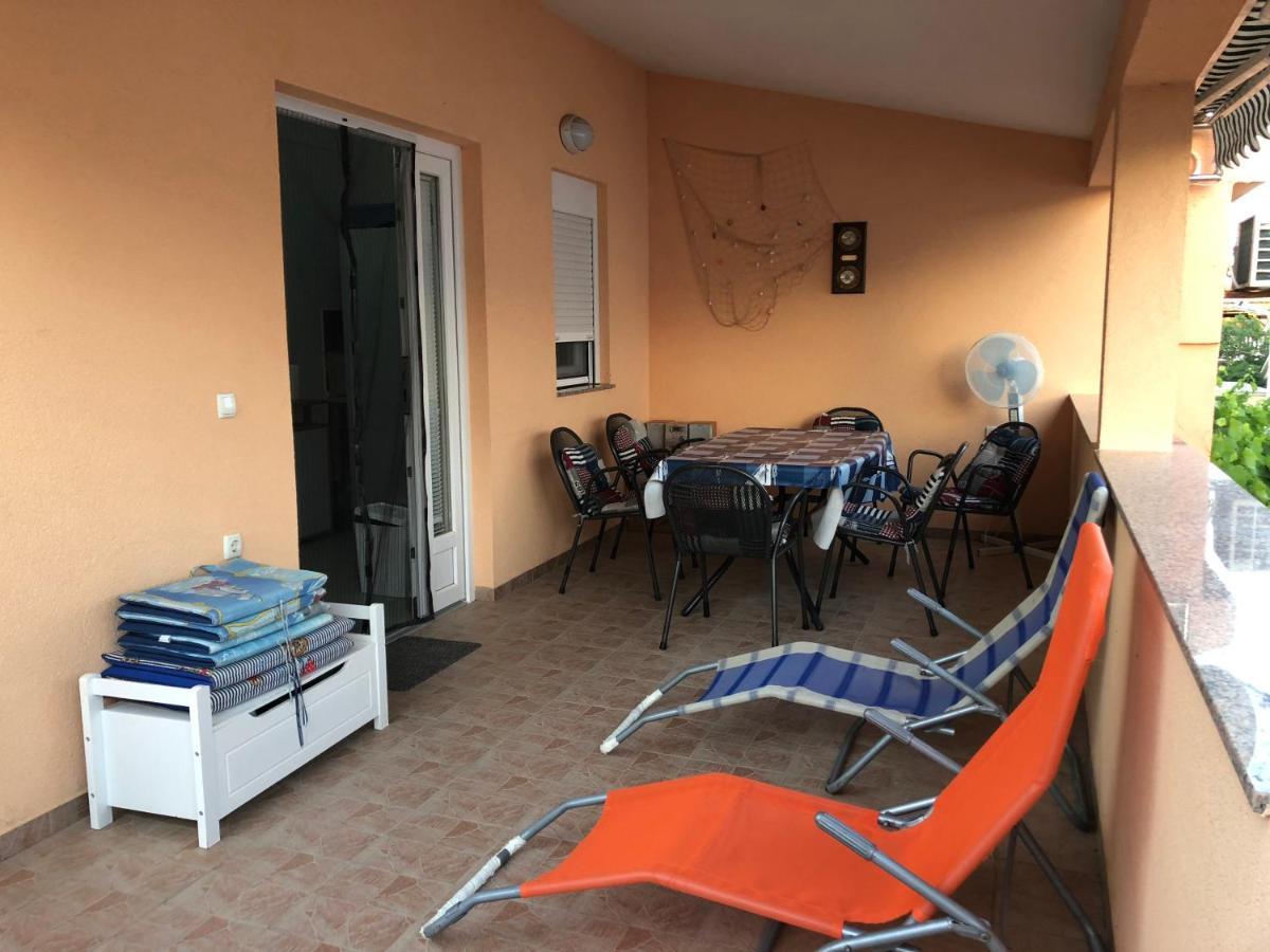 Apartman Luka Vir Apartamento Exterior foto