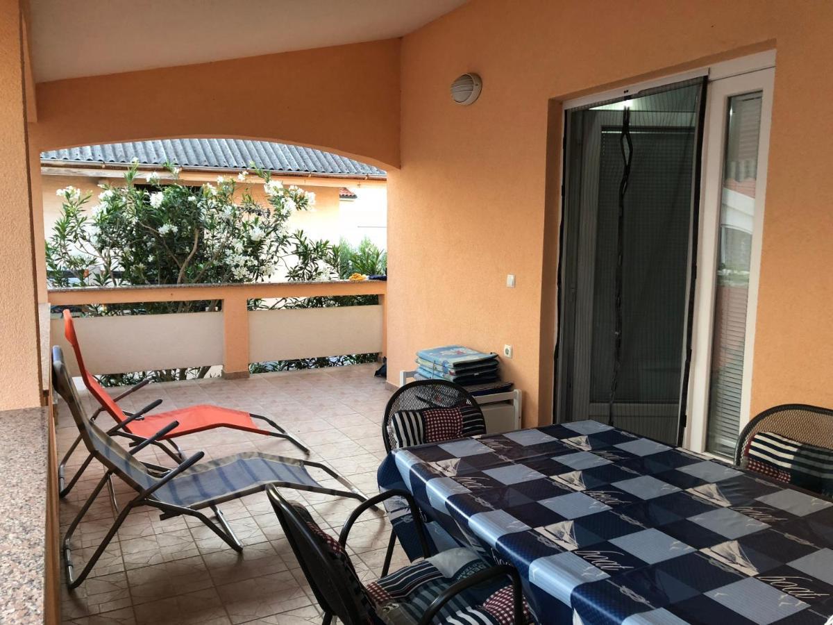 Apartman Luka Vir Apartamento Exterior foto