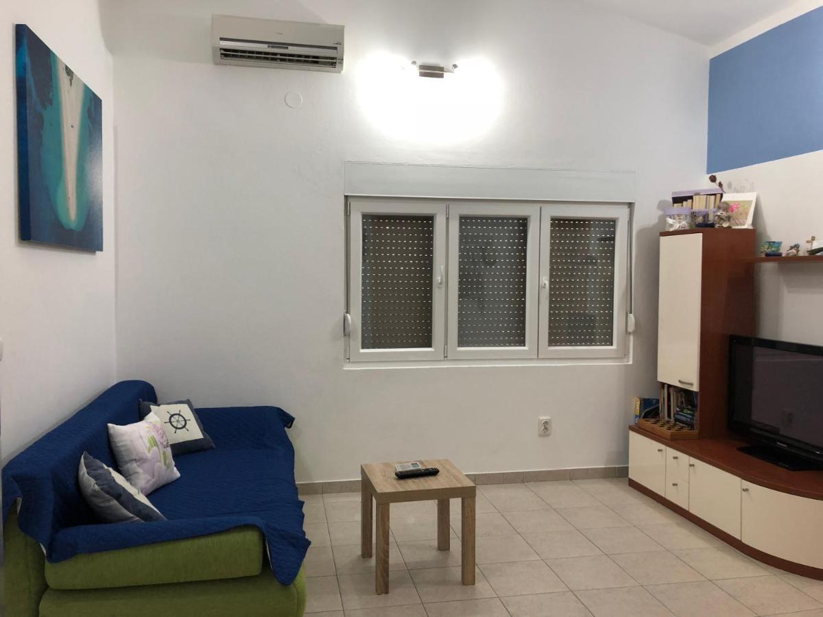 Apartman Luka Vir Apartamento Exterior foto