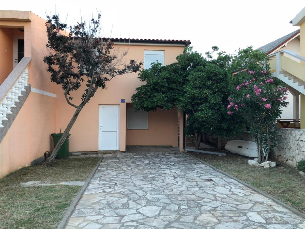 Apartman Luka Vir Apartamento Exterior foto