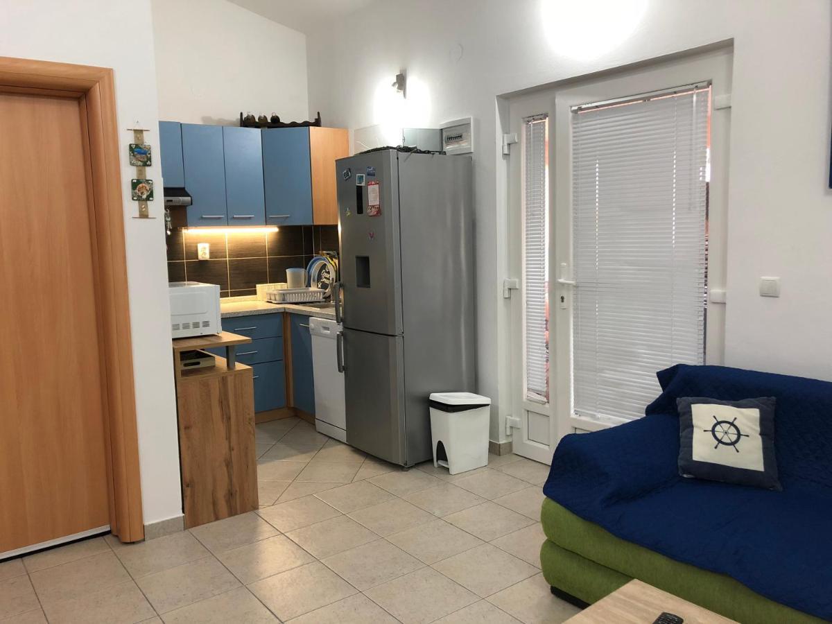 Apartman Luka Vir Apartamento Exterior foto