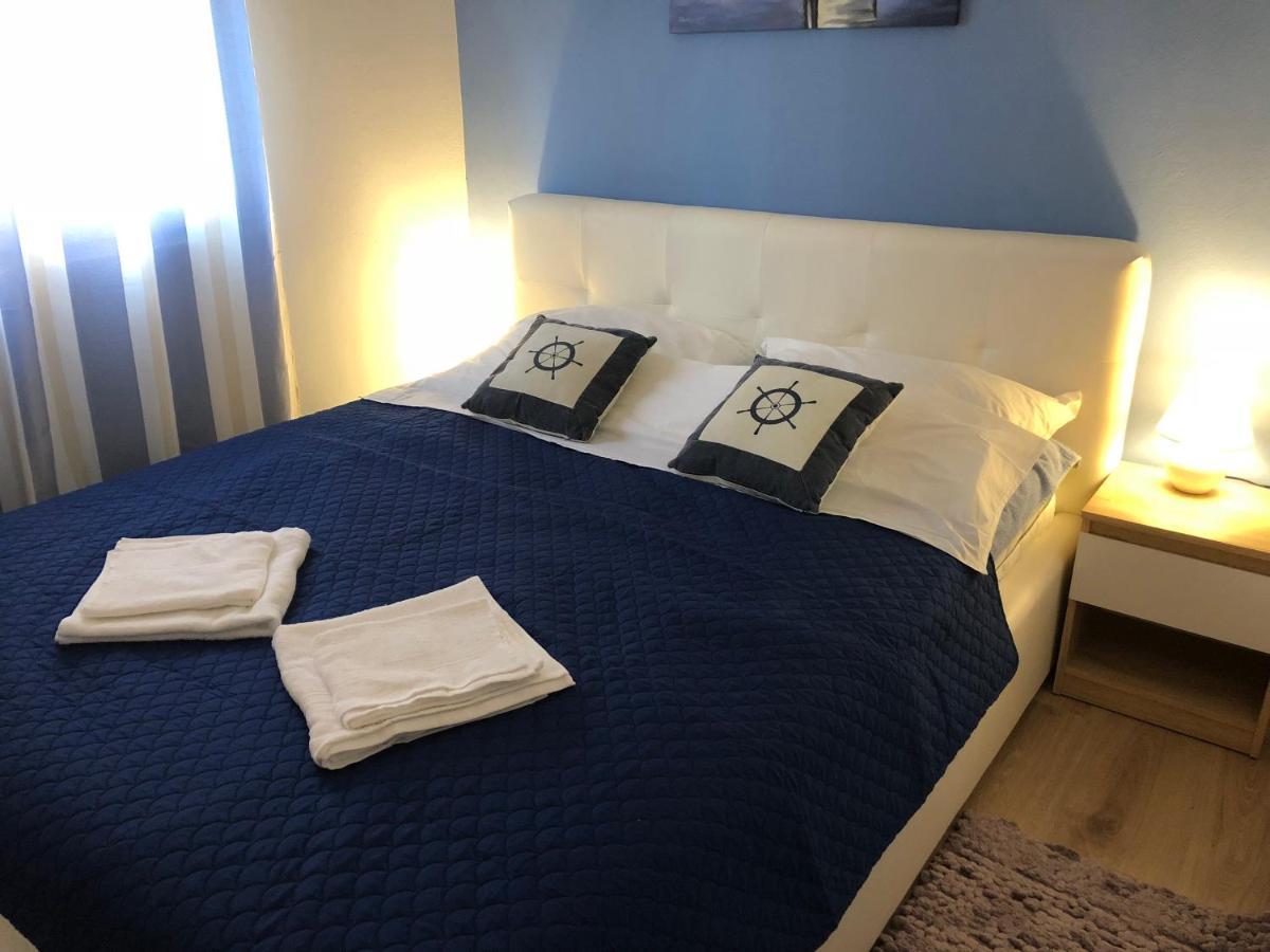 Apartman Luka Vir Apartamento Exterior foto