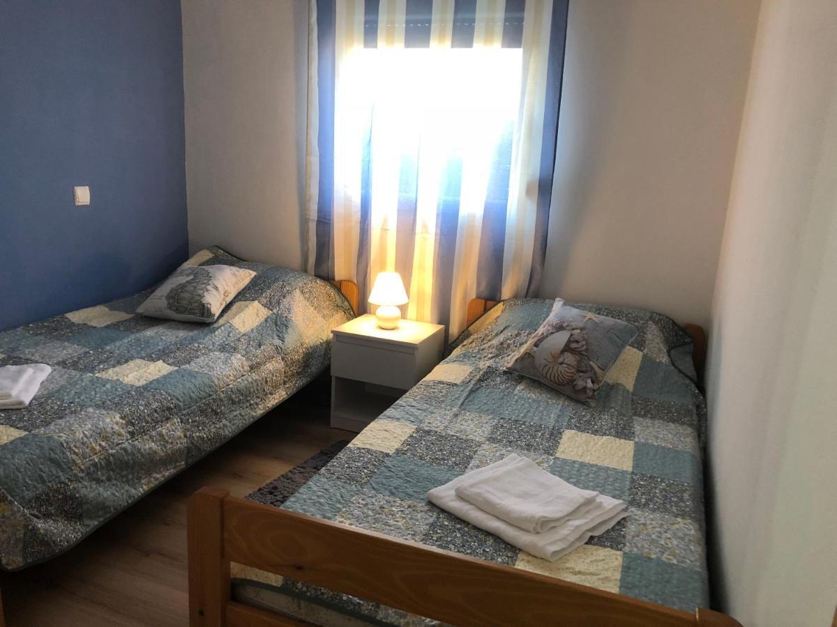 Apartman Luka Vir Apartamento Exterior foto